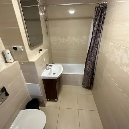 Rooms4less בית הארחה