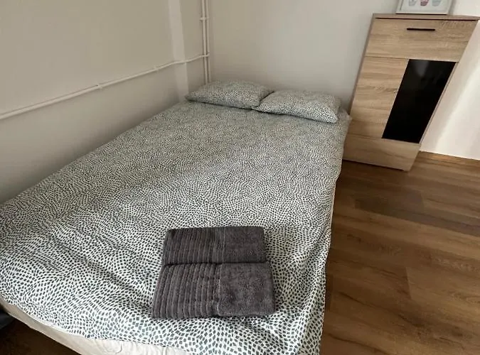 Rooms4less Гостевой дом *